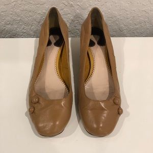 Chloe Round toe, kitten heel in camel leather